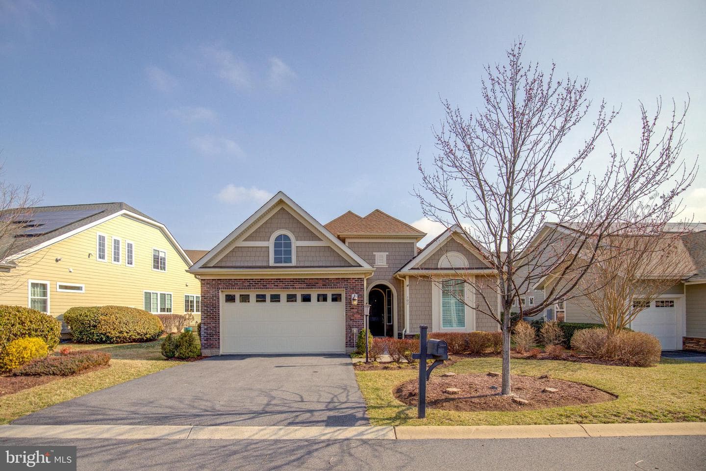 102 Harvester Drive photo 1