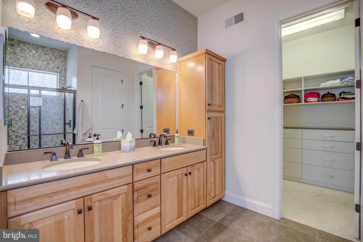 102 Harvester Drive photo 18