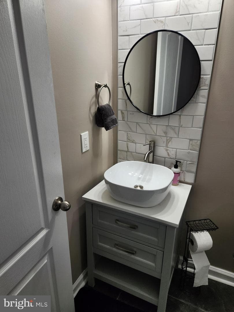 121 Sovereign Court photo 38