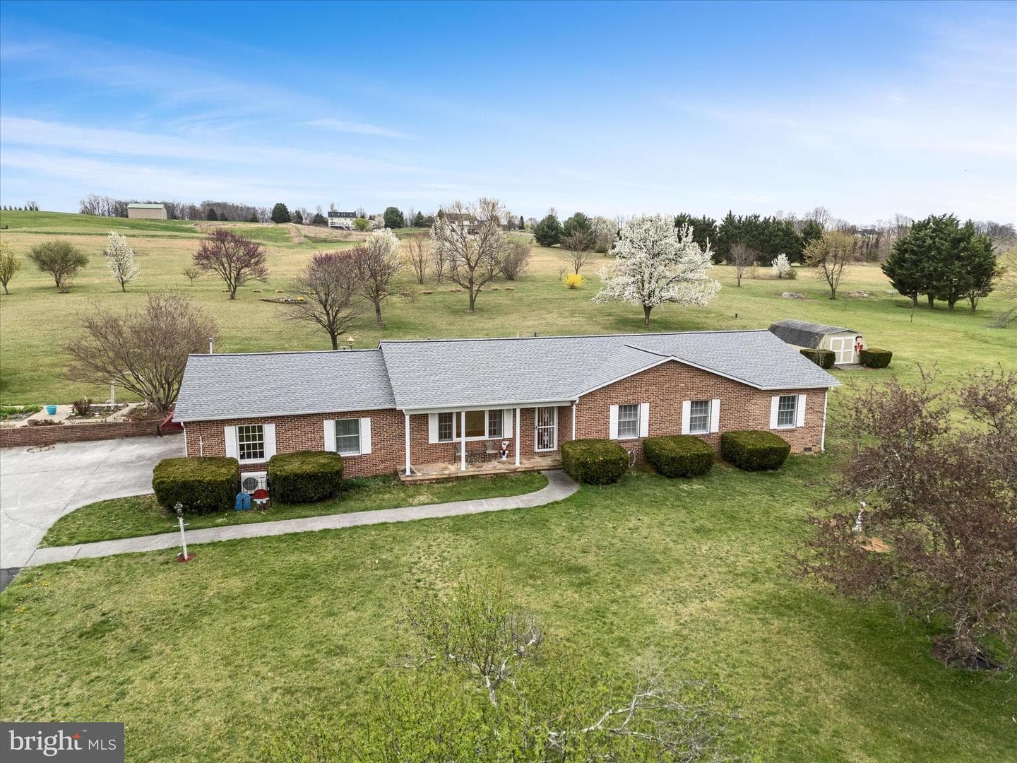 5321 Middle Road photo 1
