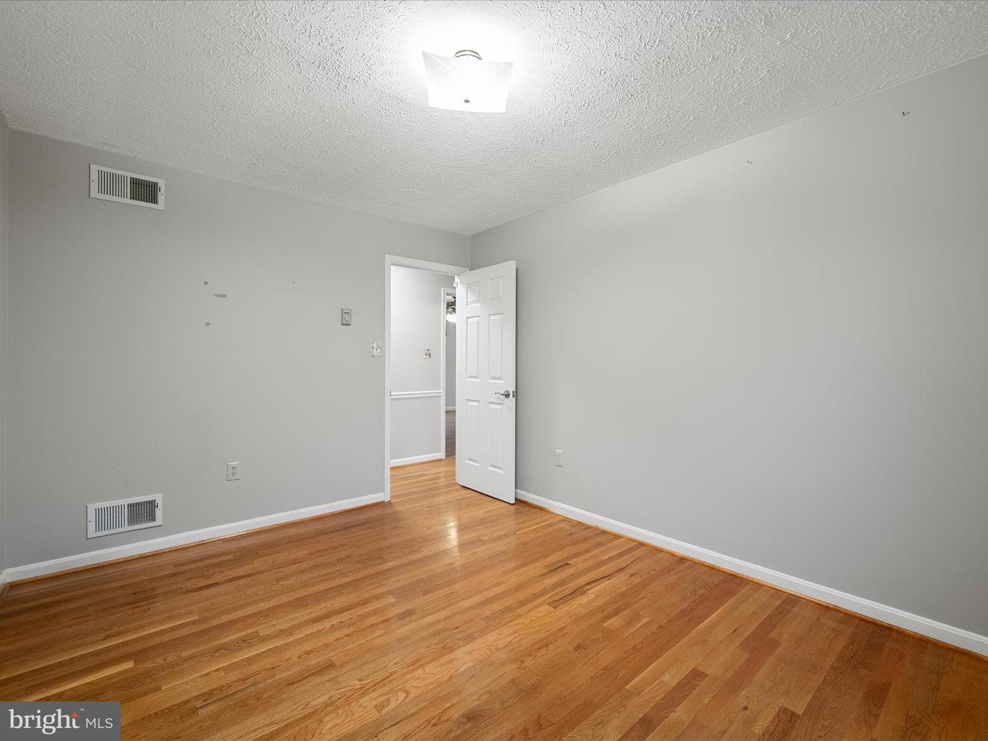 5321 Middle Road photo 40