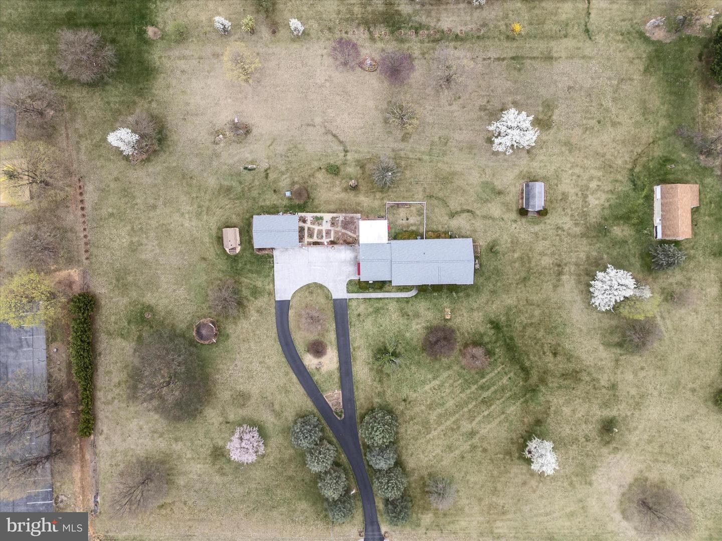 5321 Middle Road photo 65