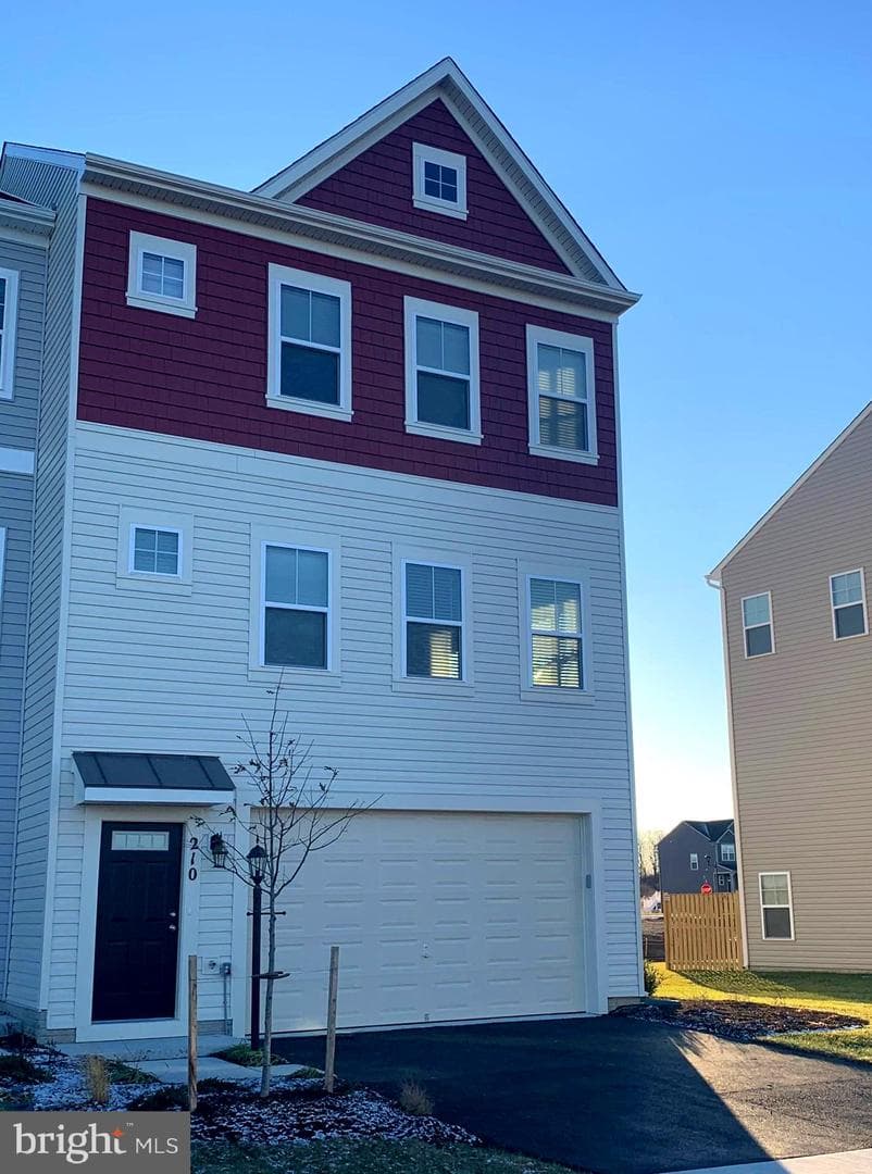 210 Parkland Drive photo 3