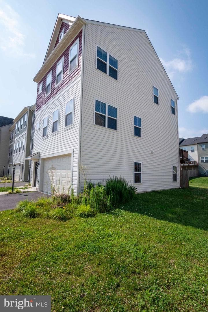 210 Parkland Drive photo 32