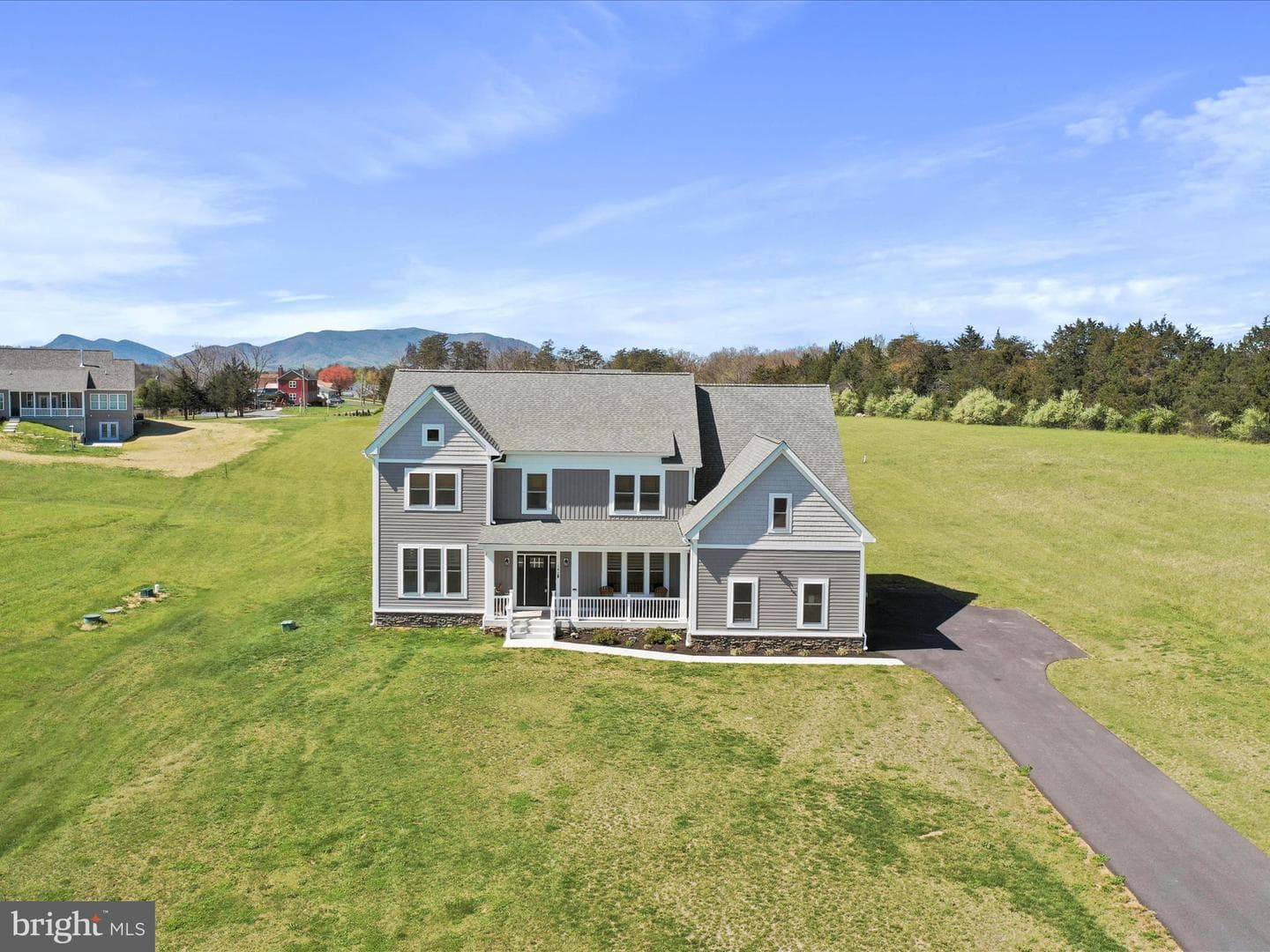 183 Garrison Court photo 2