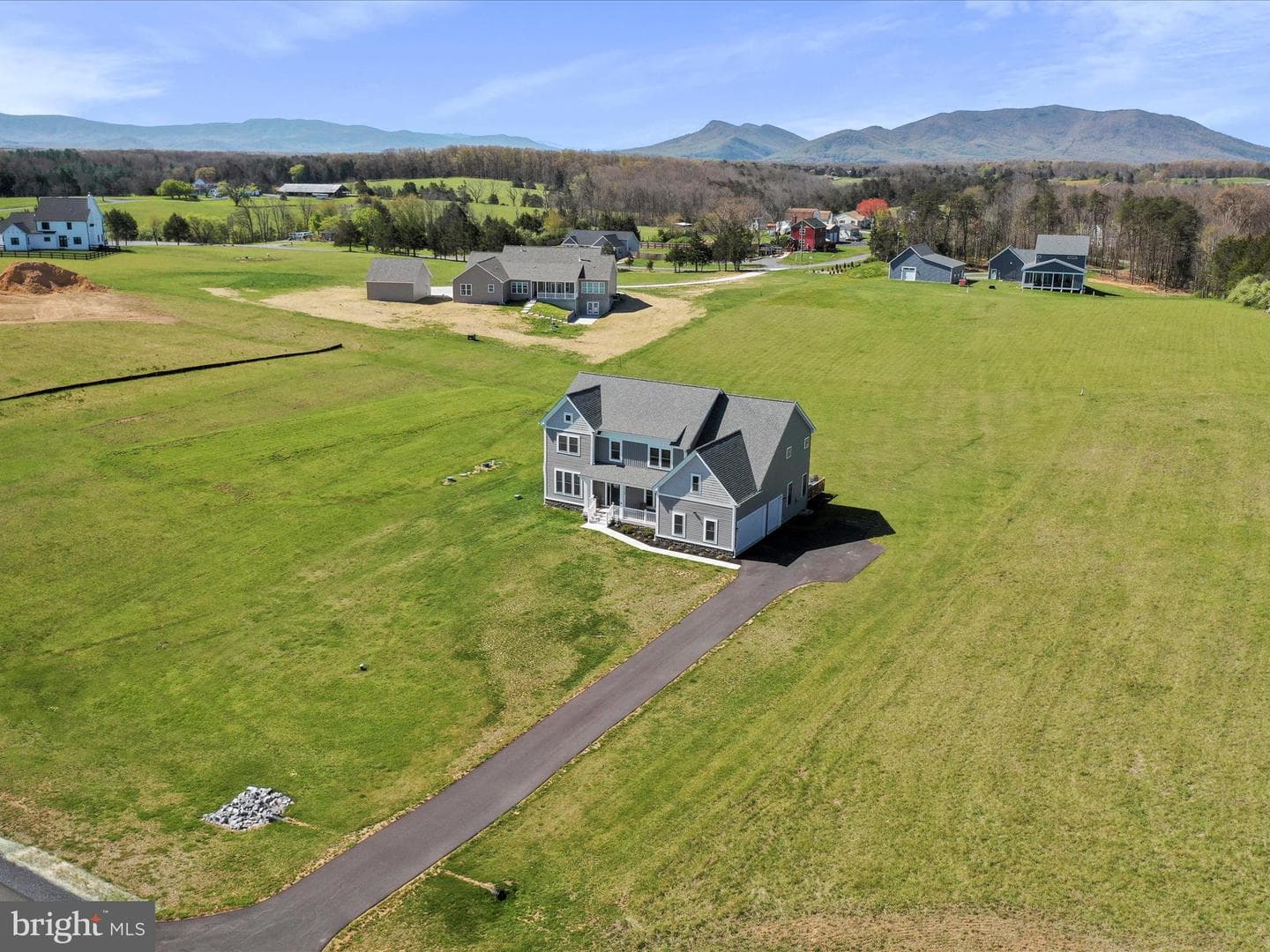 183 Garrison Court photo 3