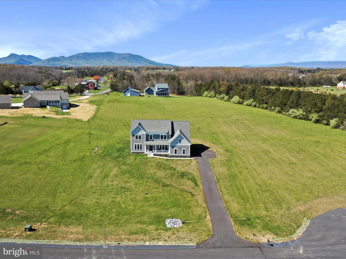 183 Garrison Court photo 4