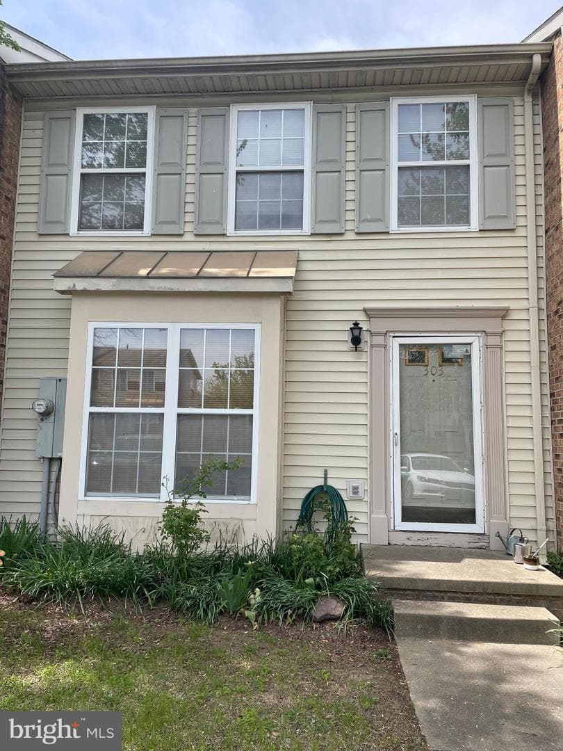 303 Barrington Lane photo 1