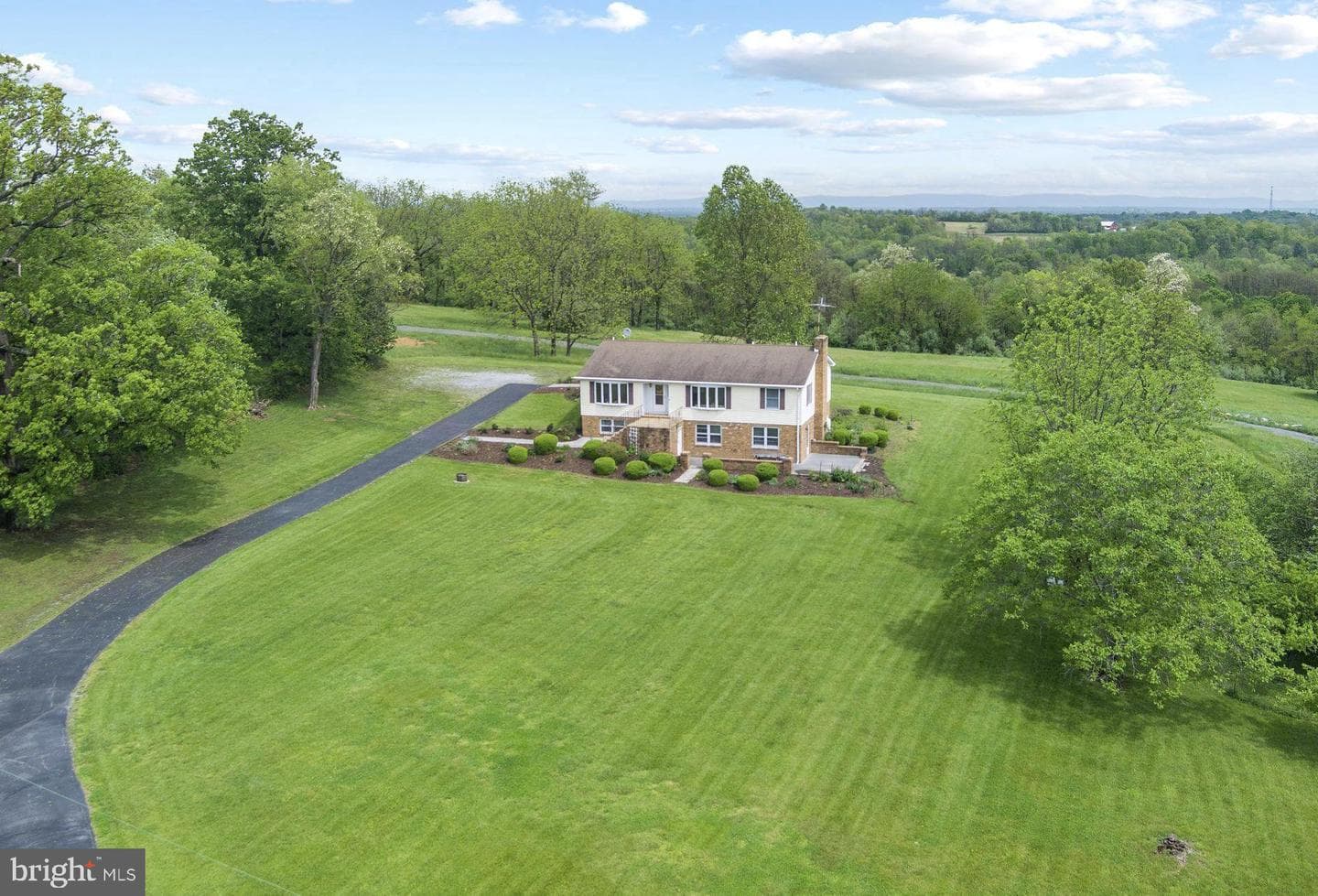3296 Apple Pie Ridge Road photo 2