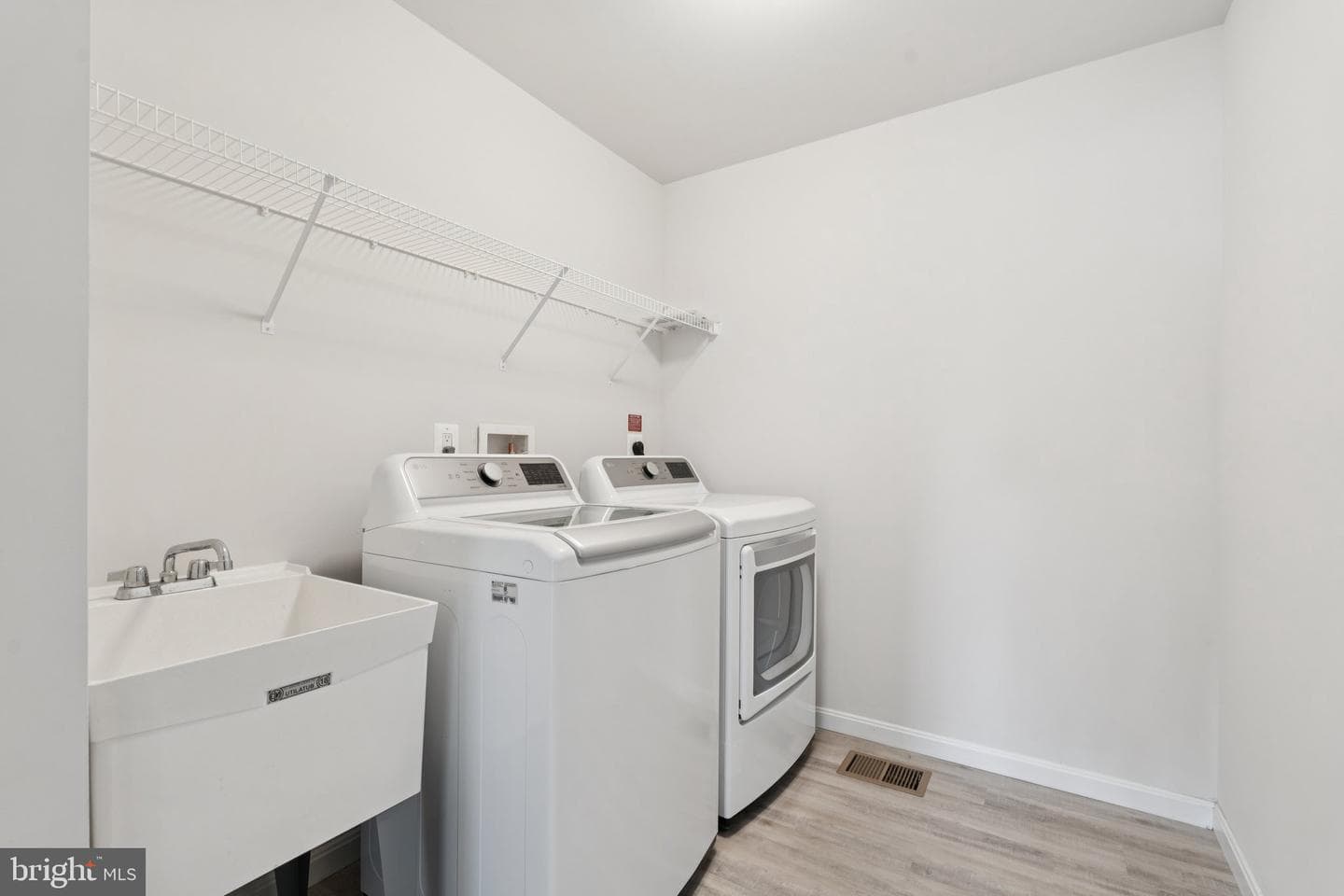106 Poe Drive photo 32