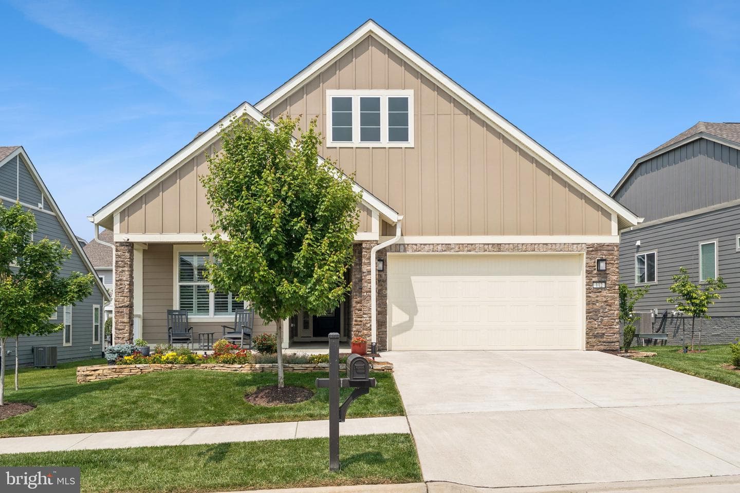 112 Viceroy Way photo 1