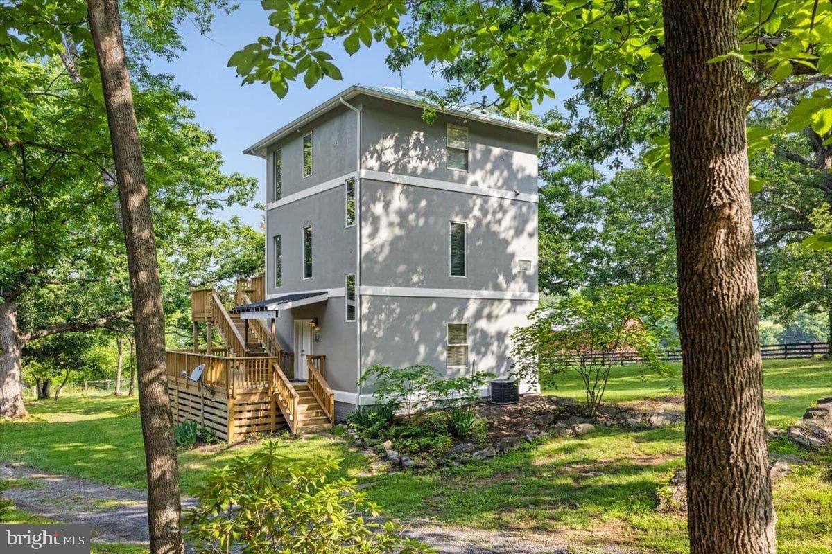 152 Lusitano Lane