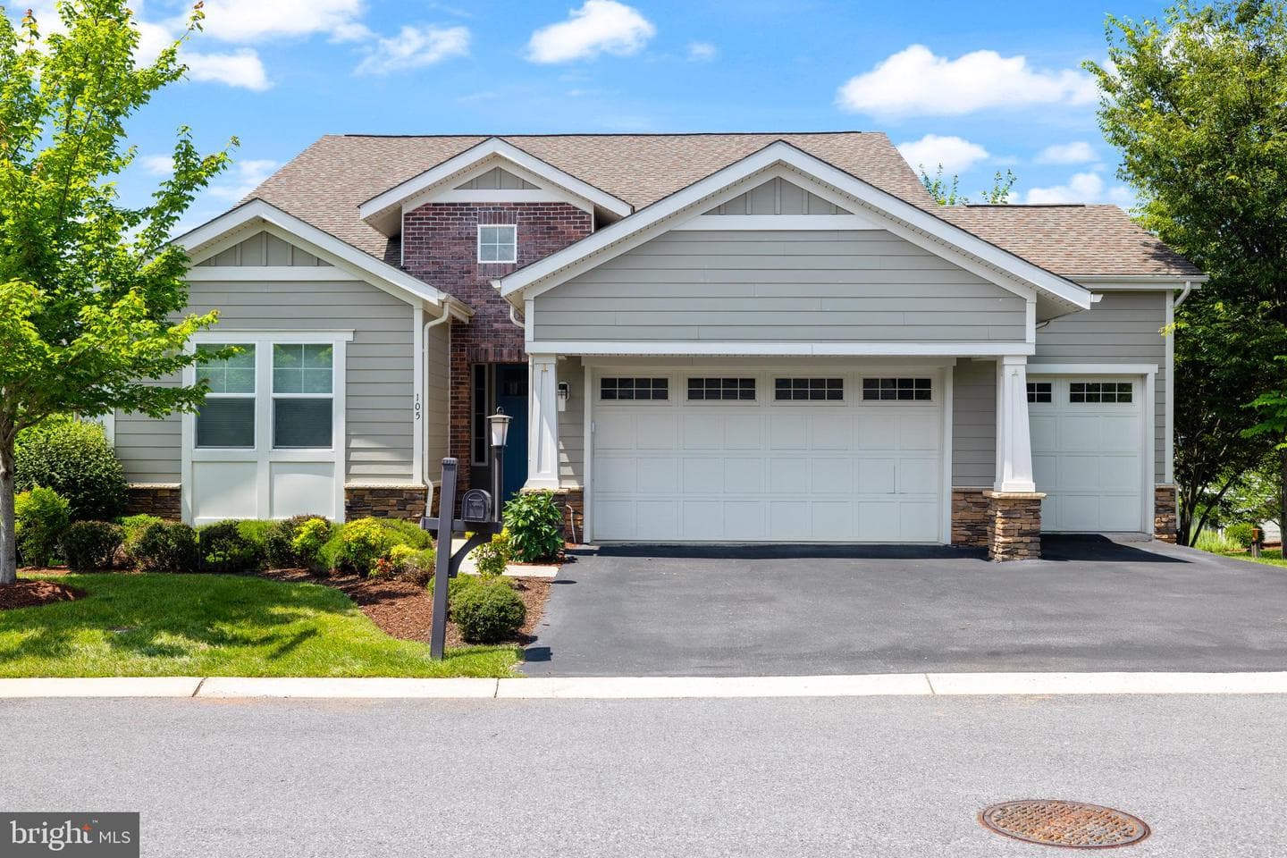 105 Harvester Drive photo 2