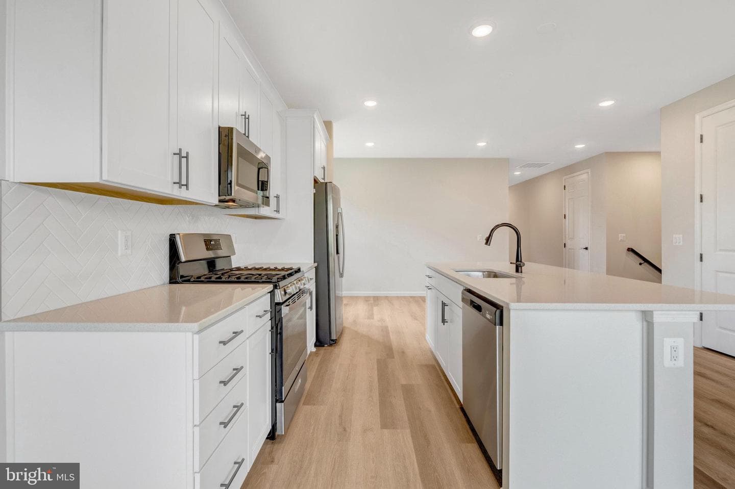 100 Midsummer Lane photo 17