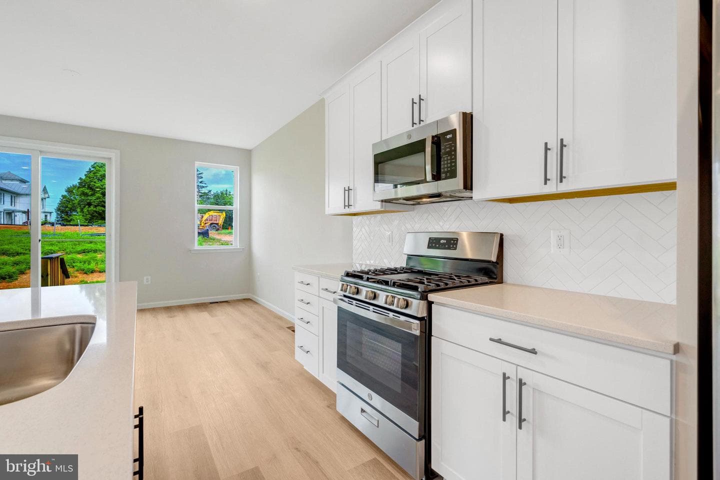 100 Midsummer Lane photo 18