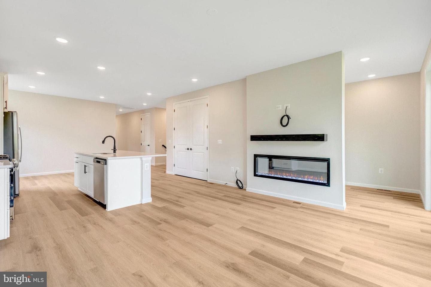100 Midsummer Lane photo 19