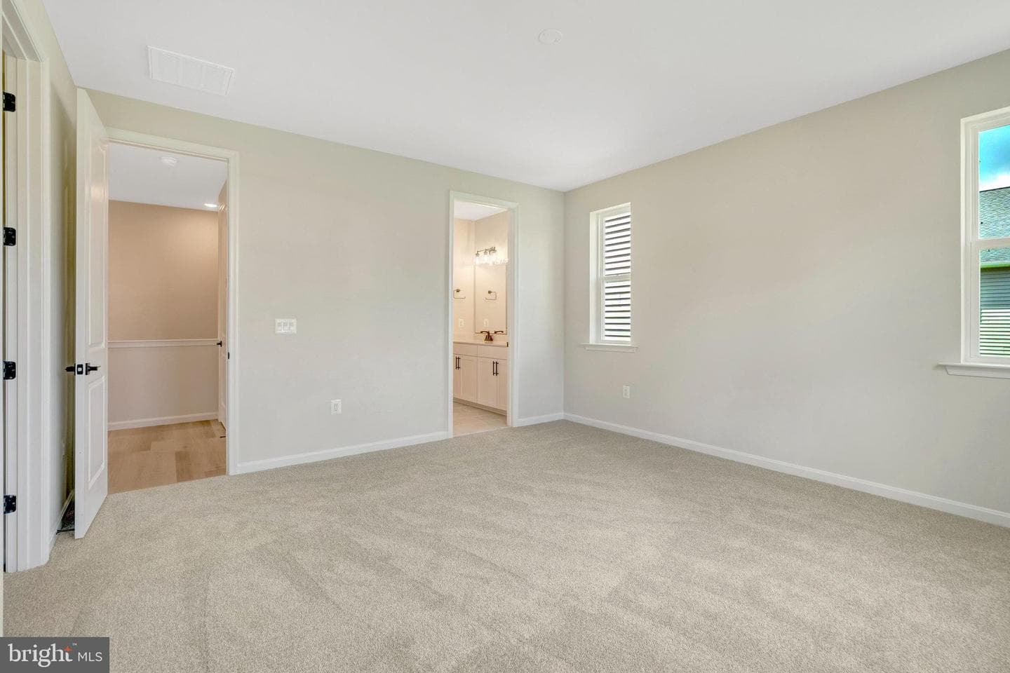 100 Midsummer Lane photo 27