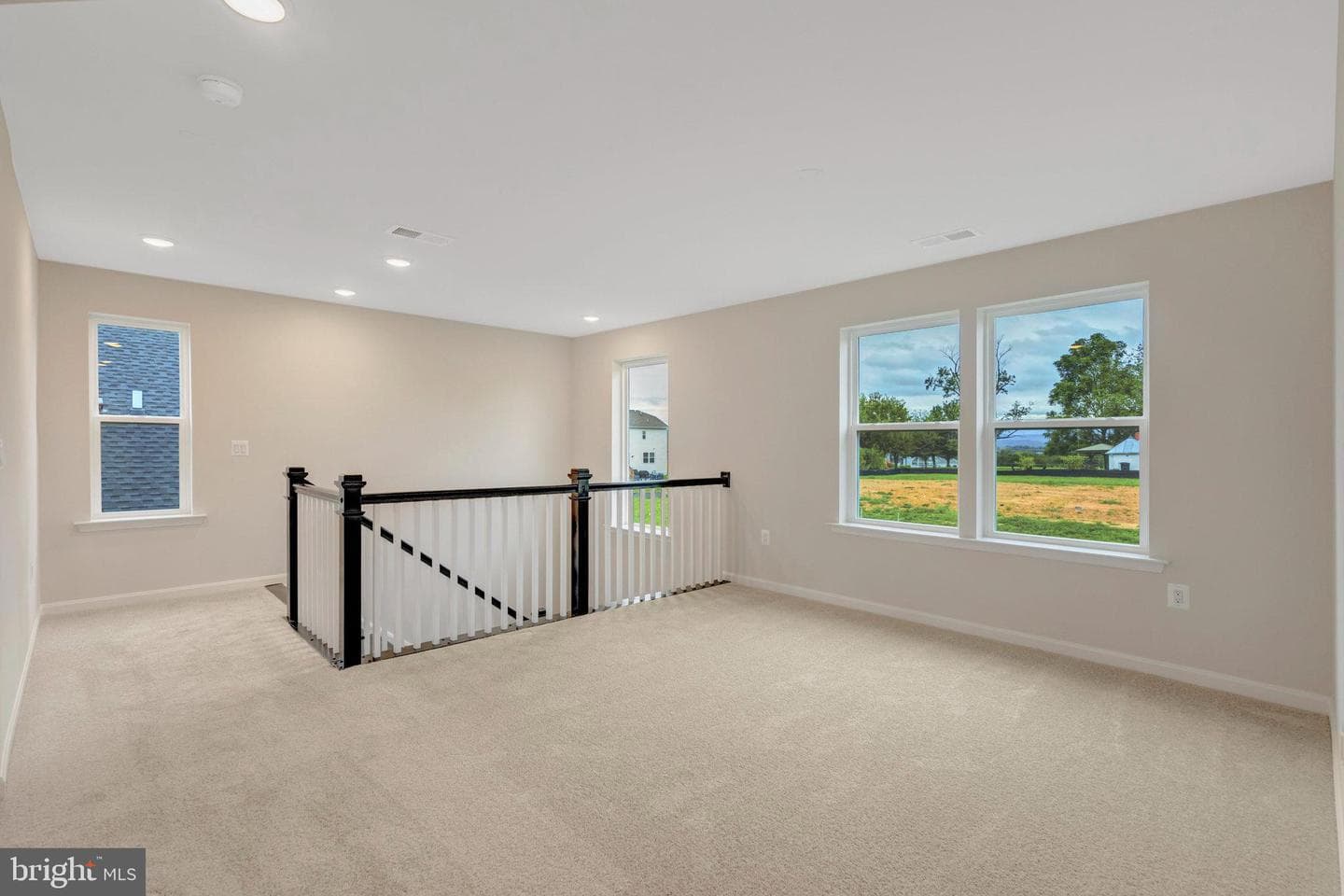 102 Midsummer Lane photo 25