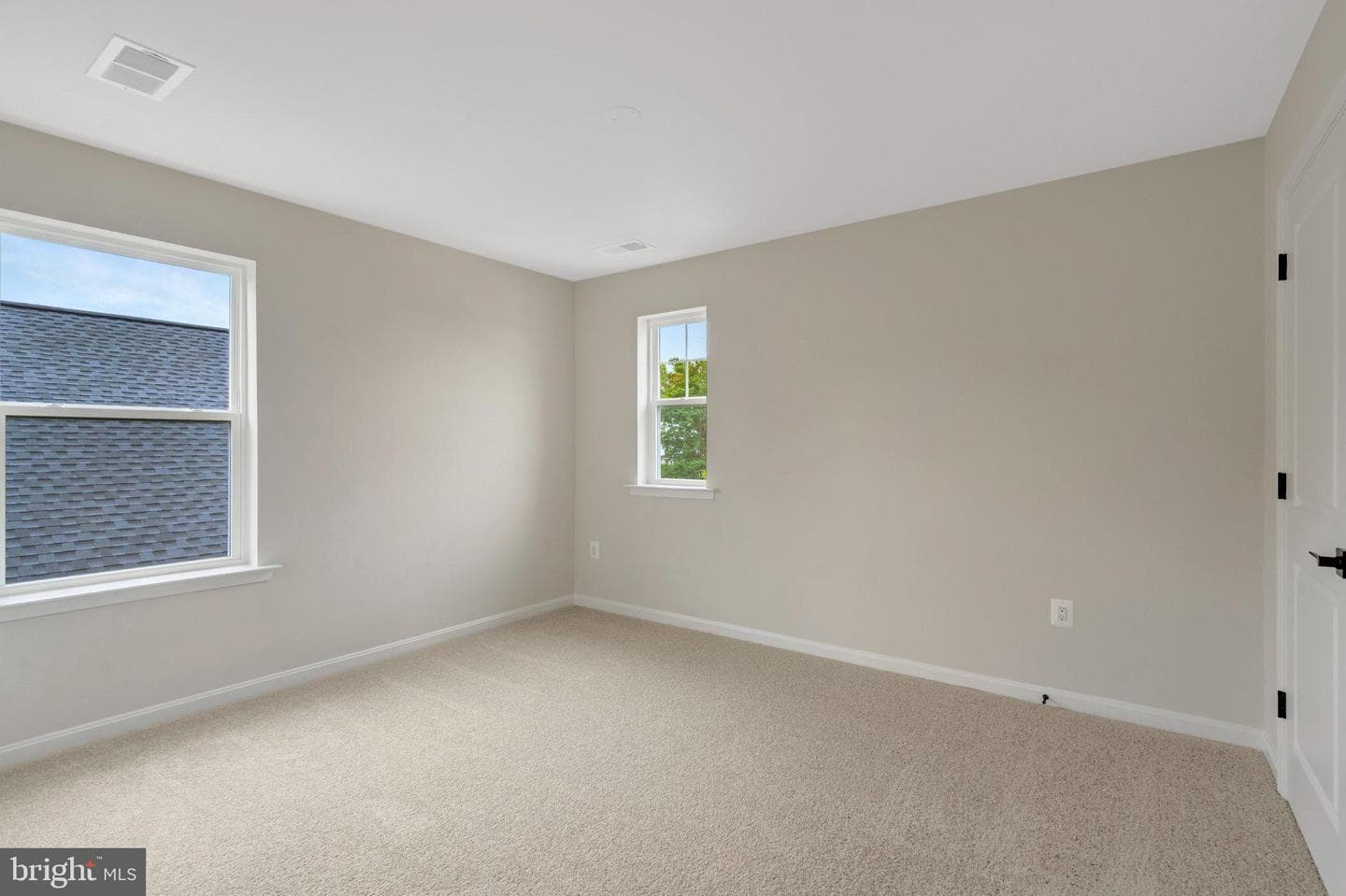 102 Midsummer Lane photo 31