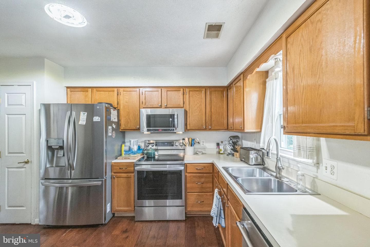 203 Pembridge Drive photo 13