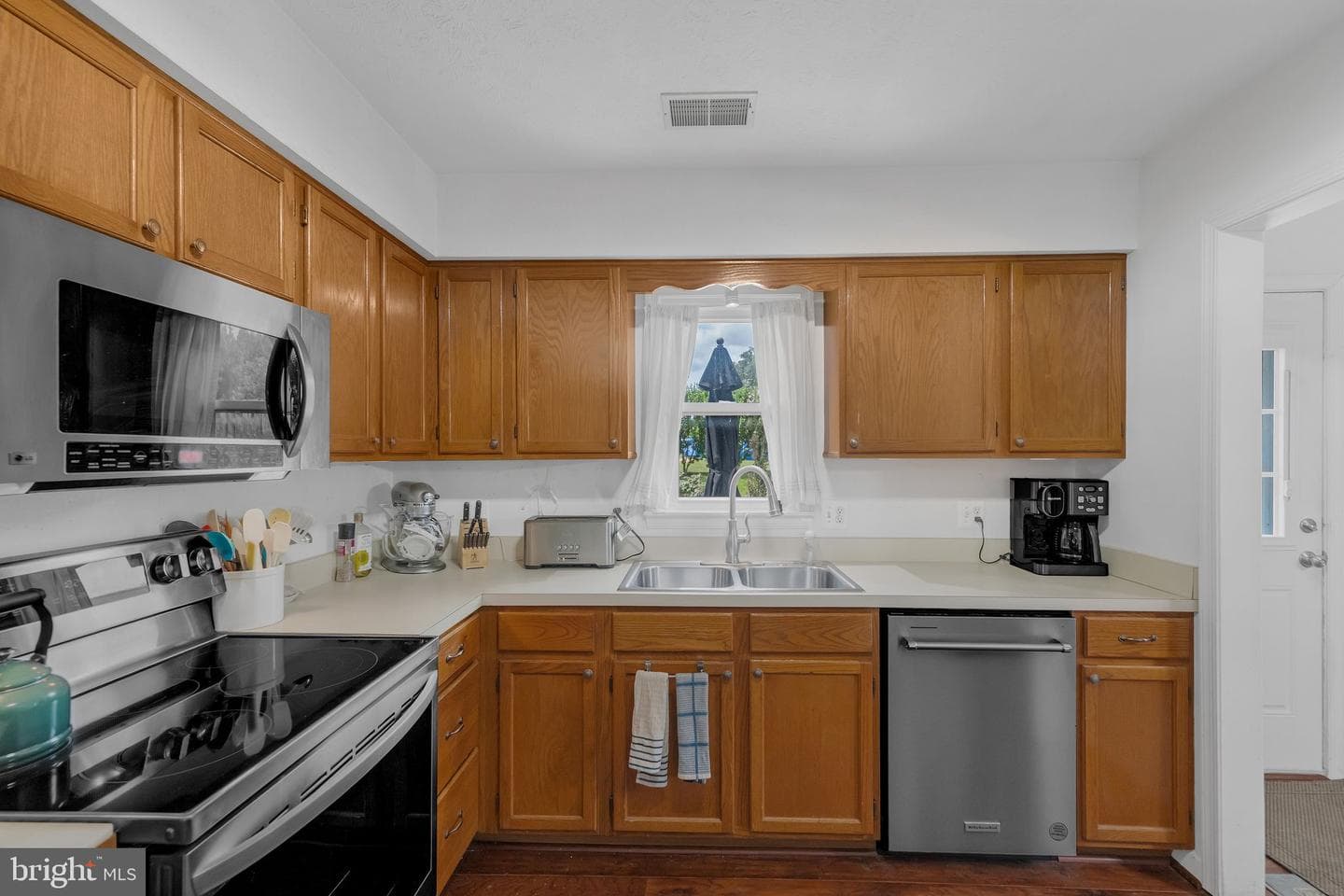 203 Pembridge Drive photo 14