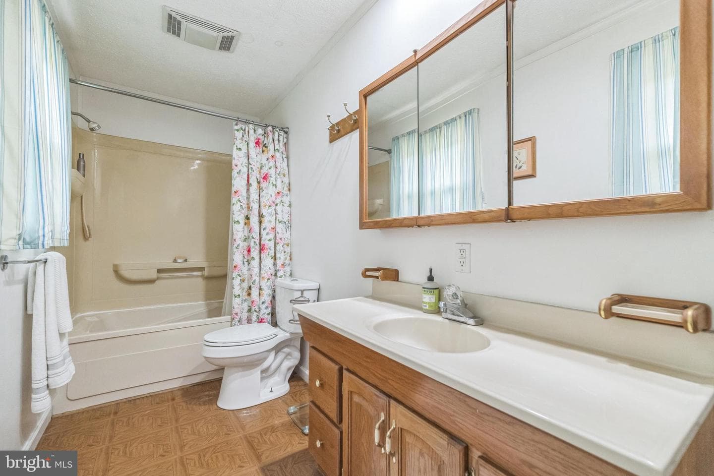 203 Pembridge Drive photo 18