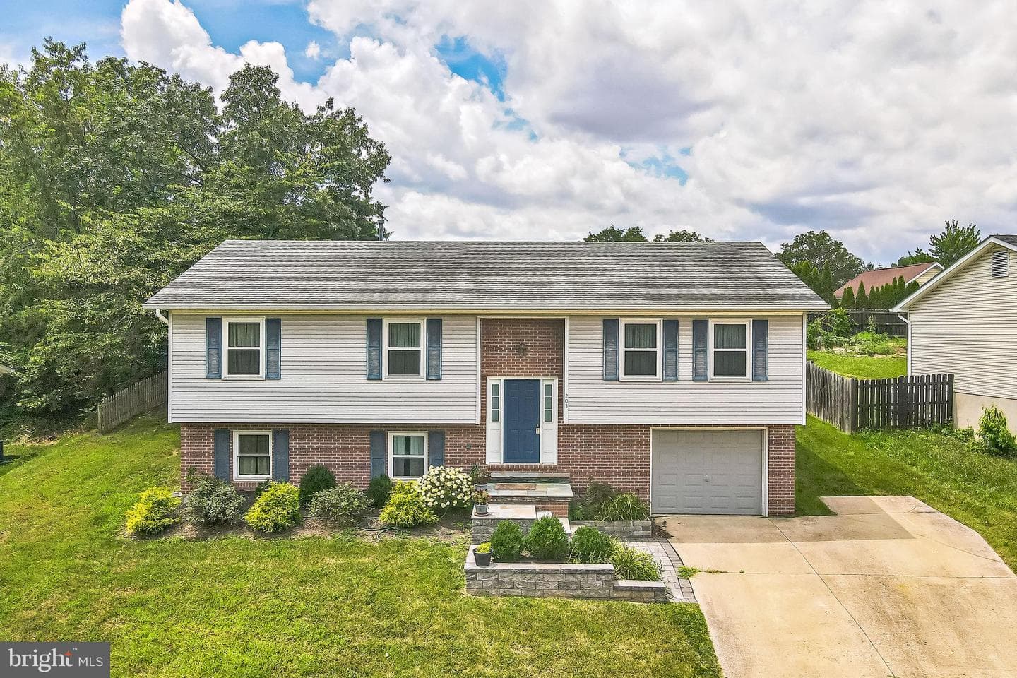 203 Pembridge Drive photo 2