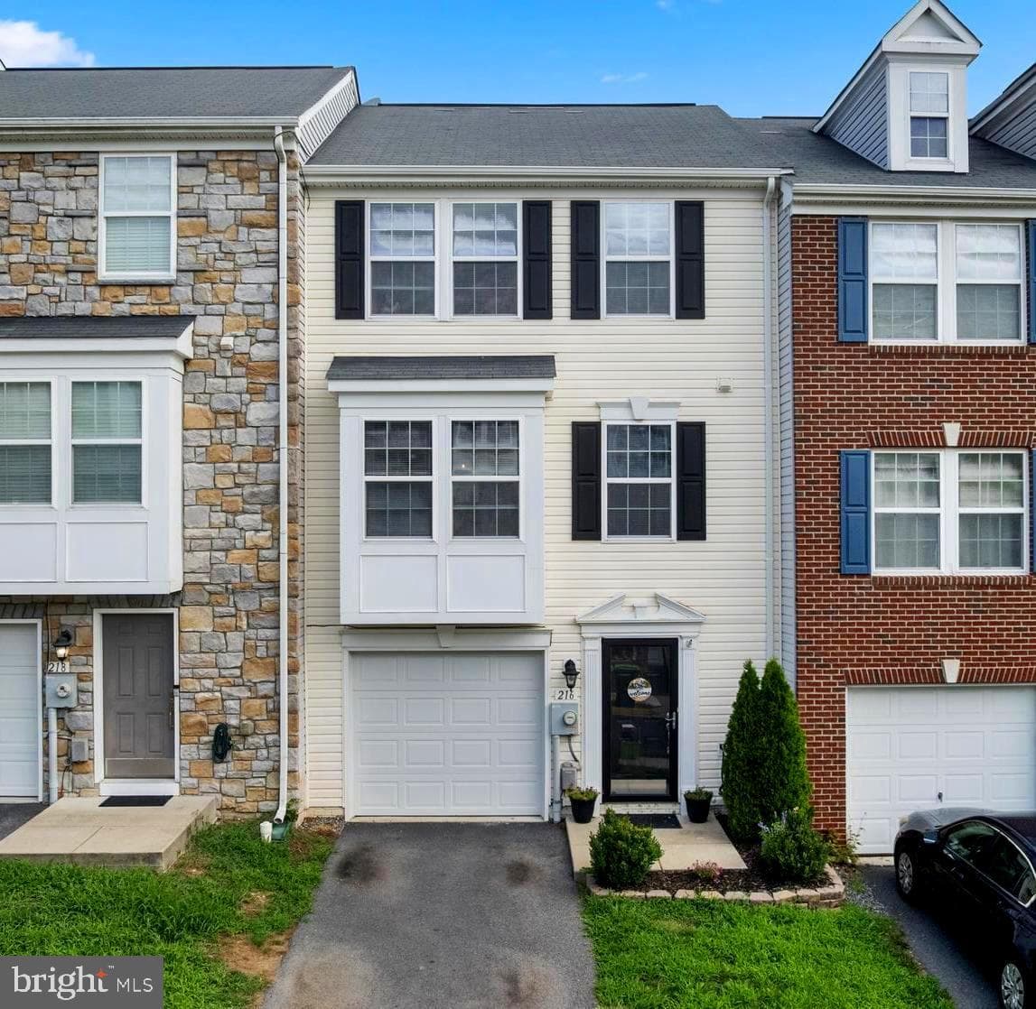 216 Monticello Square photo 1