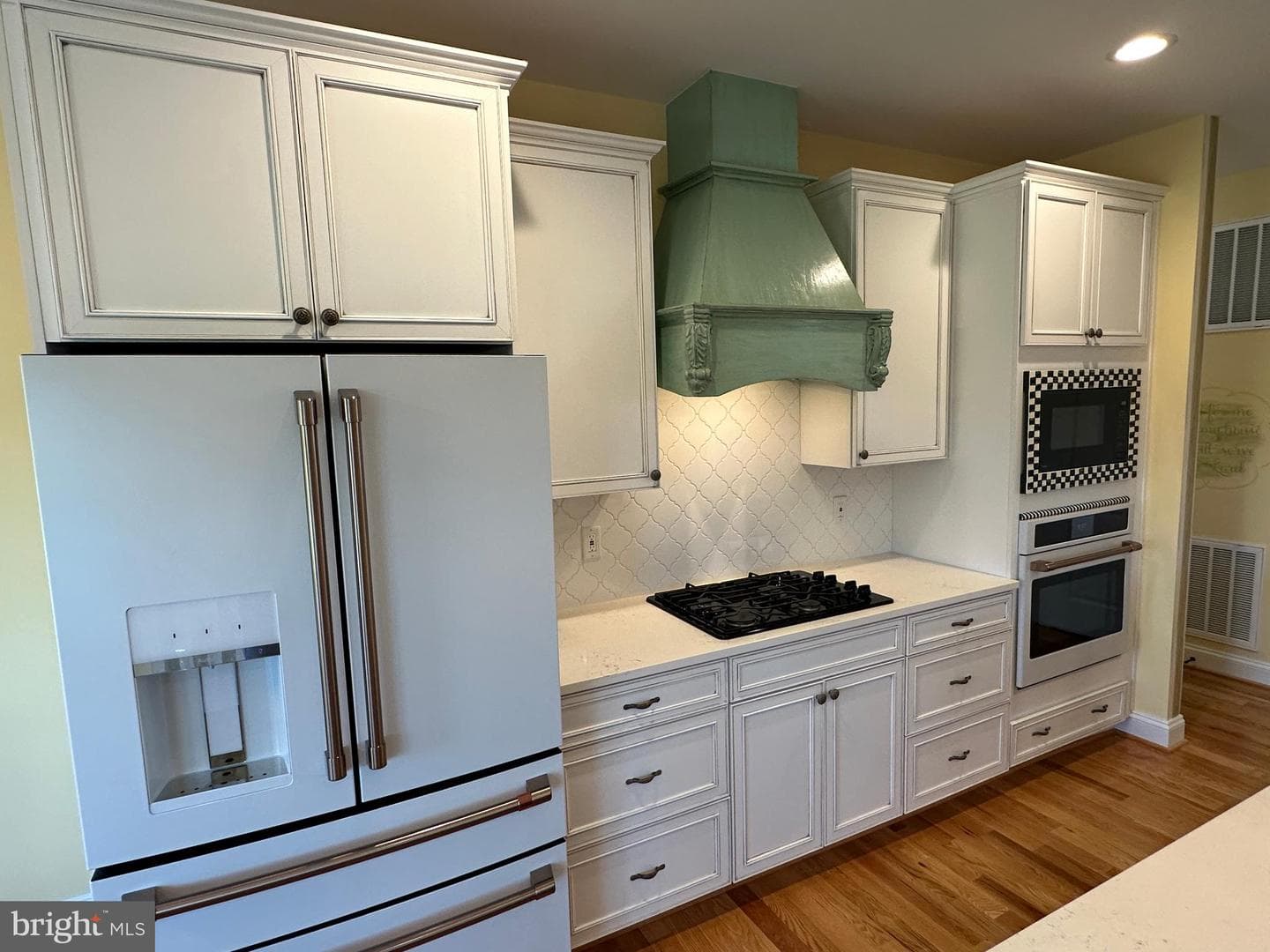 650 Gough Road photo 31