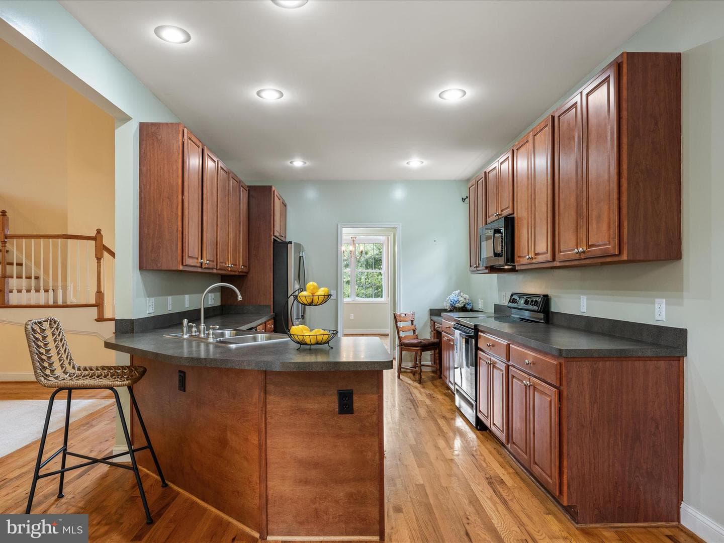 108 Kinross Drive photo 29