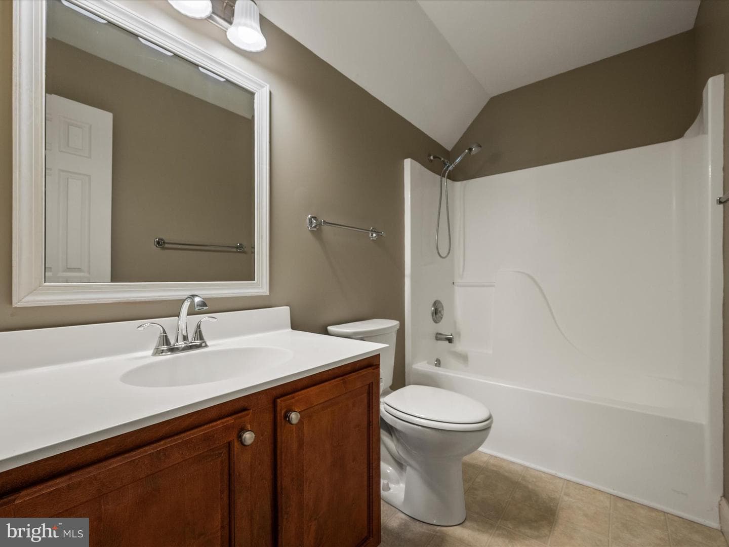108 Kinross Drive photo 43