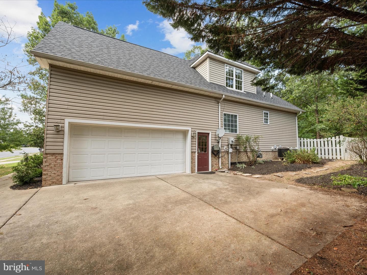 108 Kinross Drive photo 50