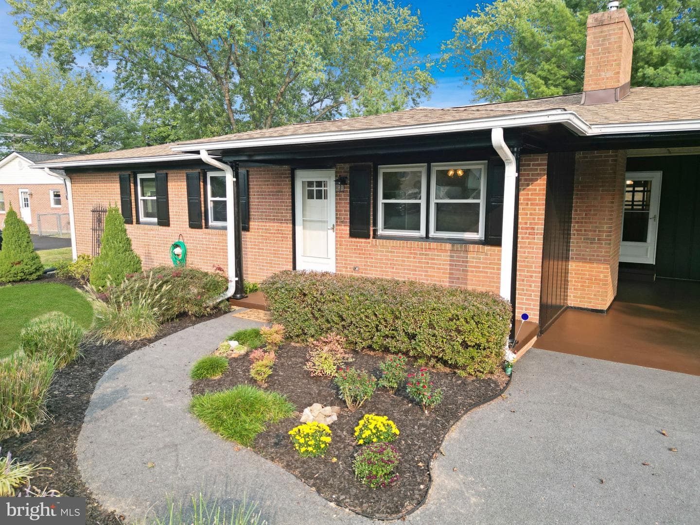 217 Fredericktowne Drive photo 2