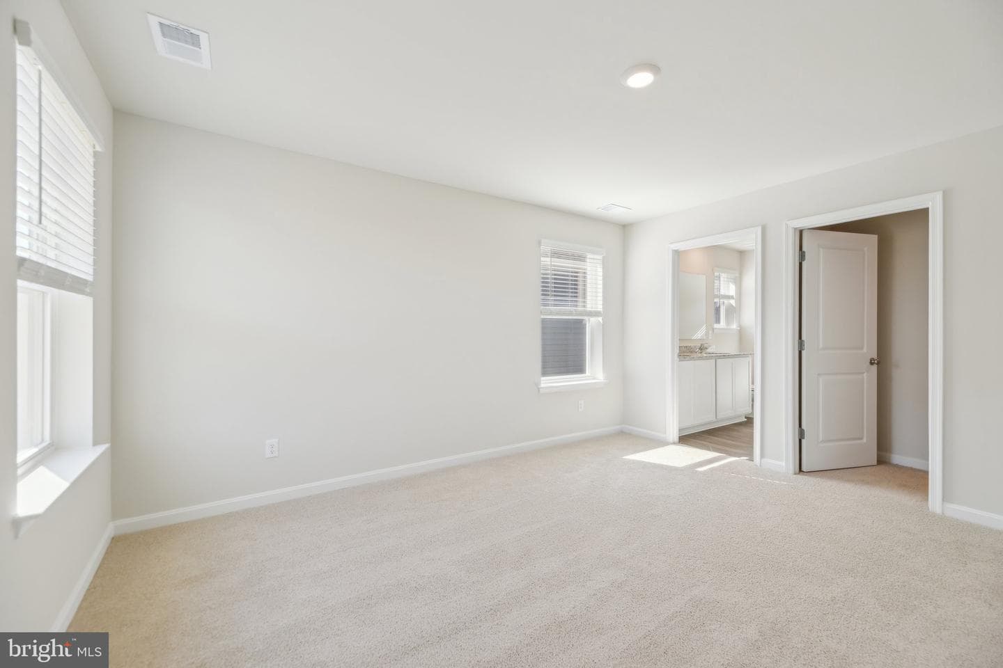 101 Dinges Street photo 24