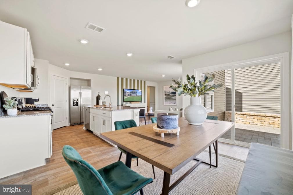 110 Charing Cross Drive photo 8