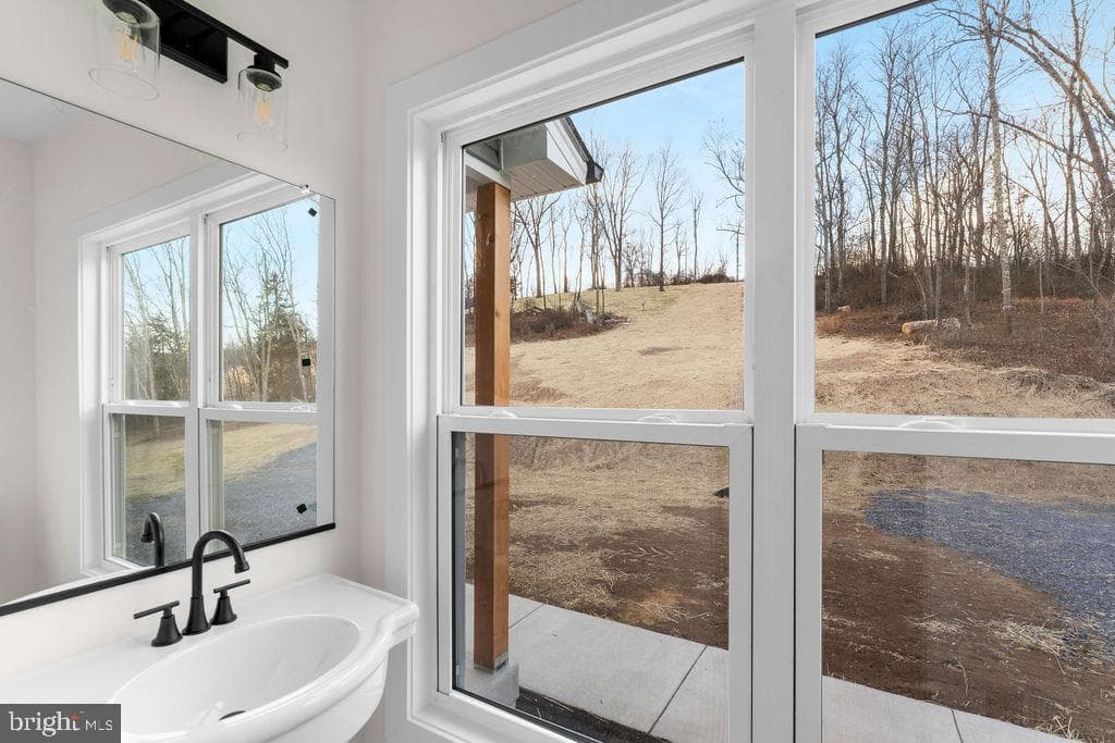 1086 Reynolds Road photo 16