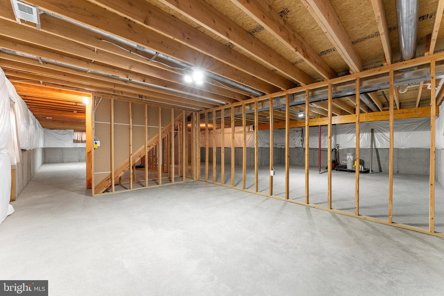 114 Harold Court photo 33