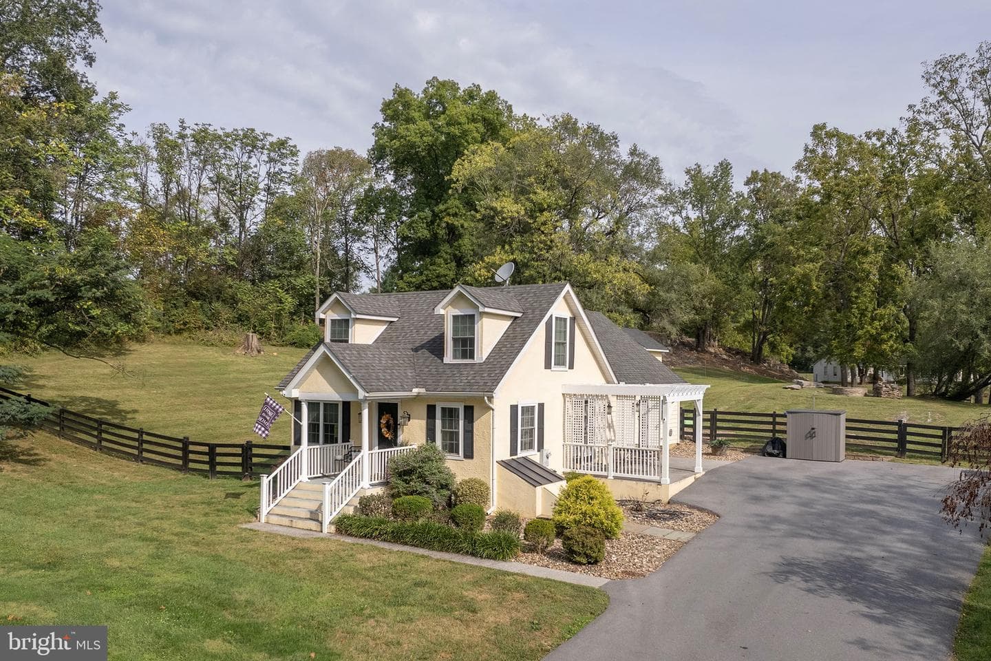 1087 Cedar Hill Road photo 2