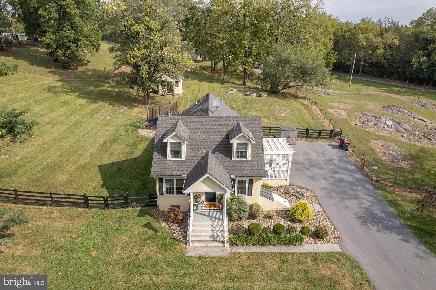1087 Cedar Hill Road photo 3