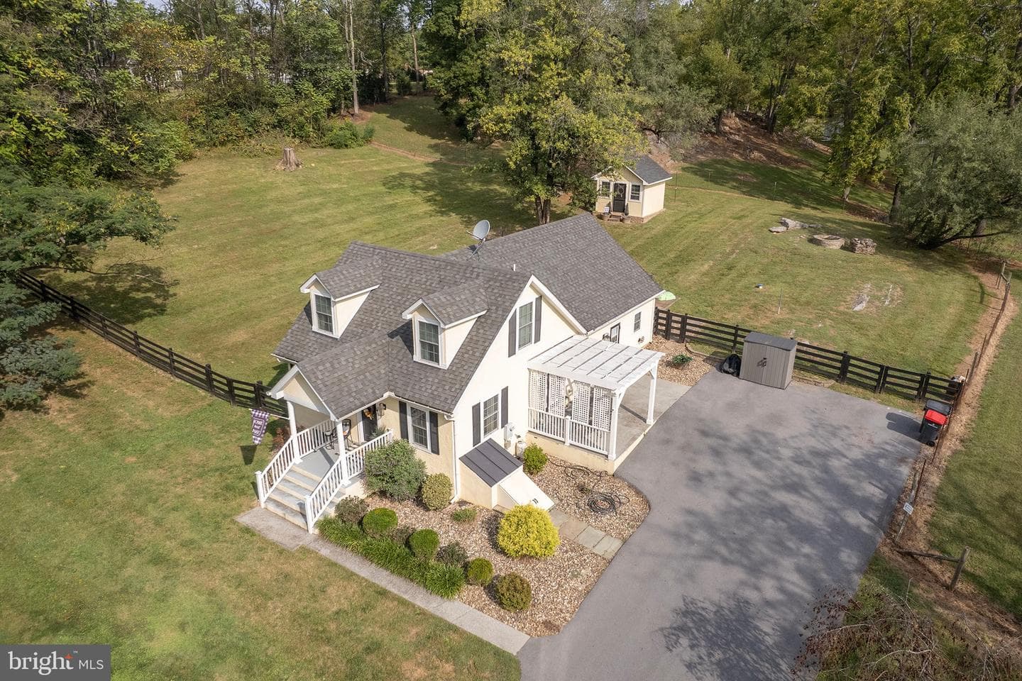 1087 Cedar Hill Road photo 4