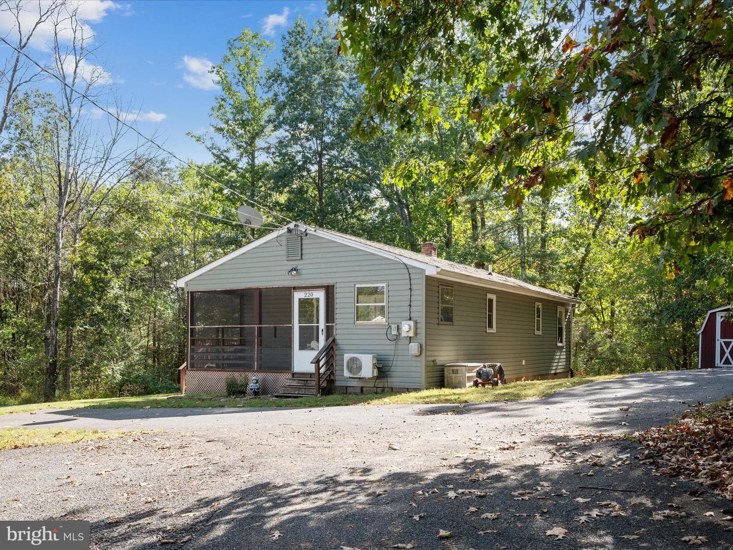 220 Chestnut Grove Road photo 6