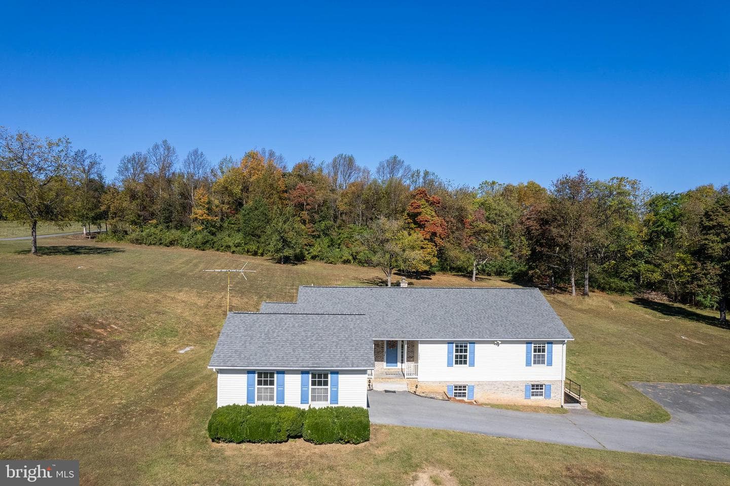 1039 Hiatt Road photo 2