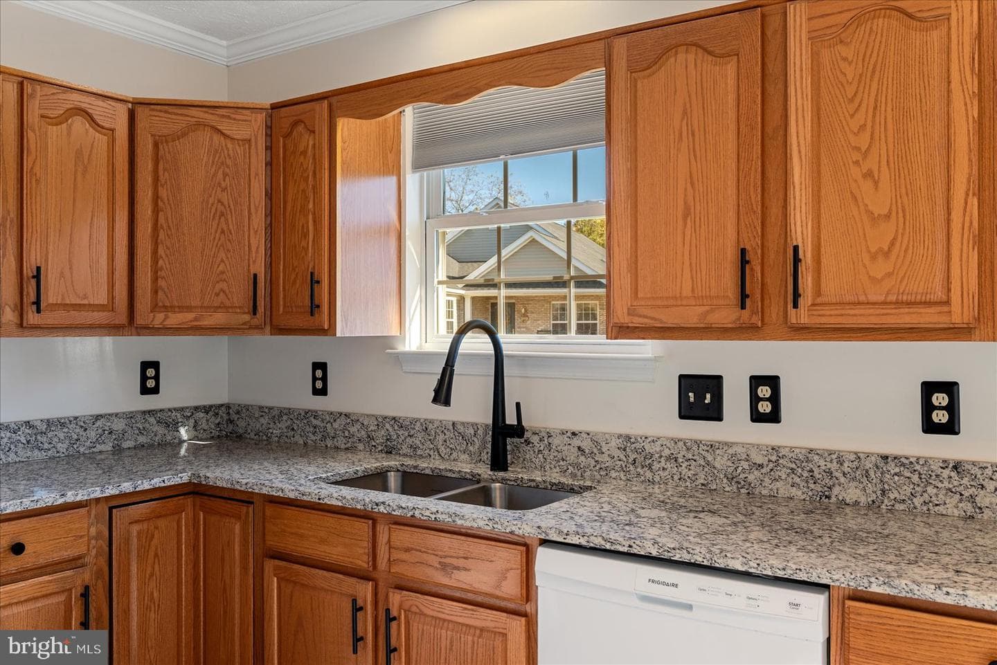 222 Crestwood Lane photo 9