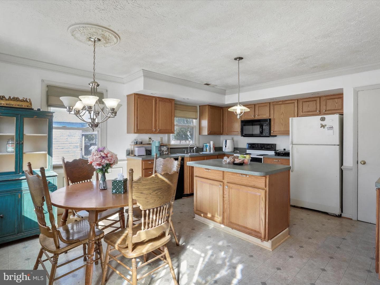 239 Chestnut Street photo 11