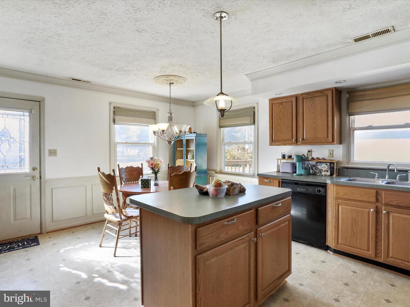 239 Chestnut Street photo 9