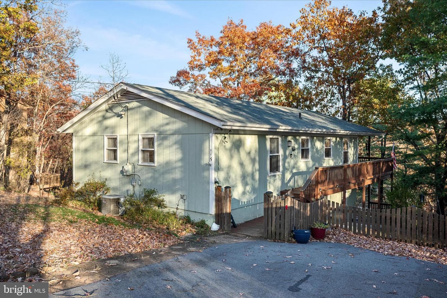 115 Greenwood Court photo 2