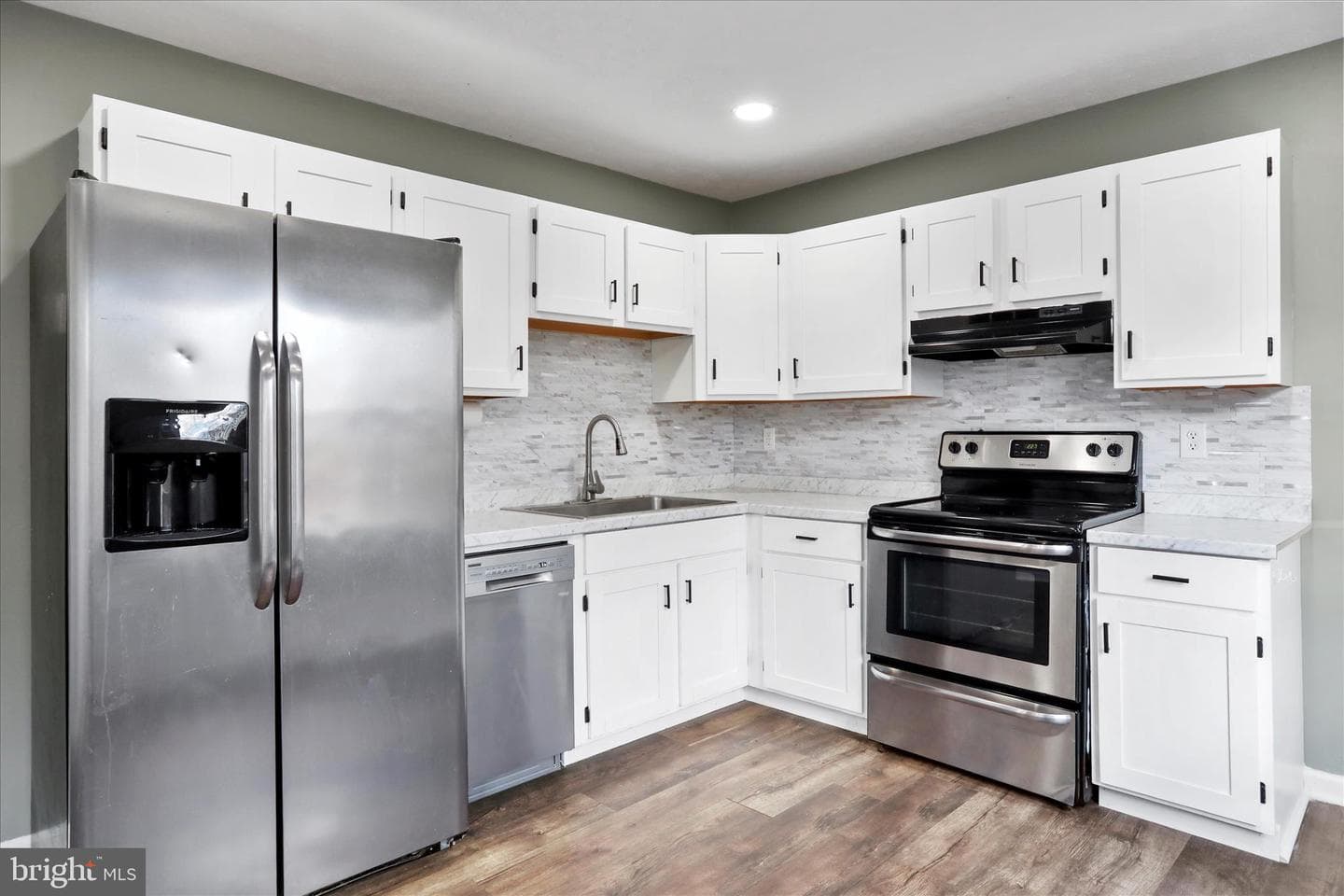127 Woodridge Court photo 8