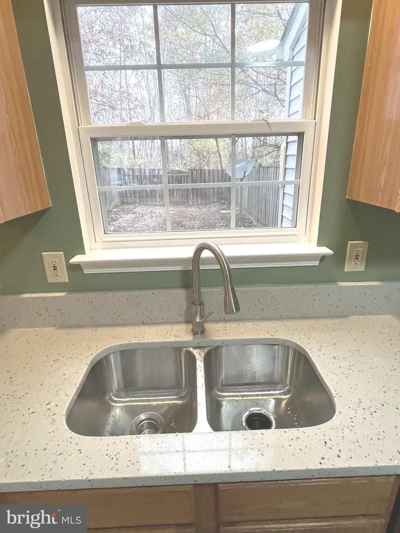 305 Sutton Court photo 11