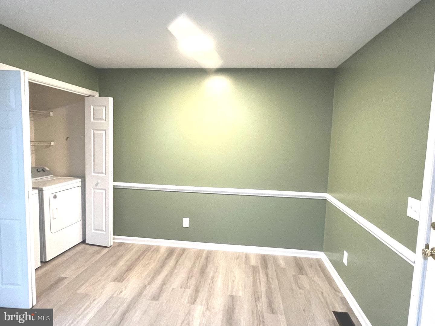 305 Sutton Court photo 16