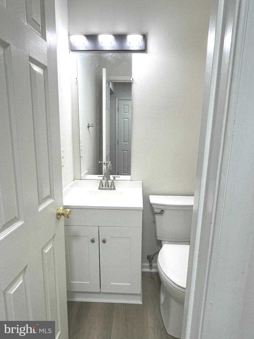 305 Sutton Court photo 18